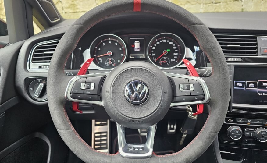 VOLKSWAGEN GOLF GTi CLUBSPORT