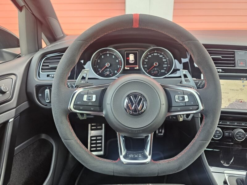 VOLKSWAGEN GOLF GTi CLUBSPORT