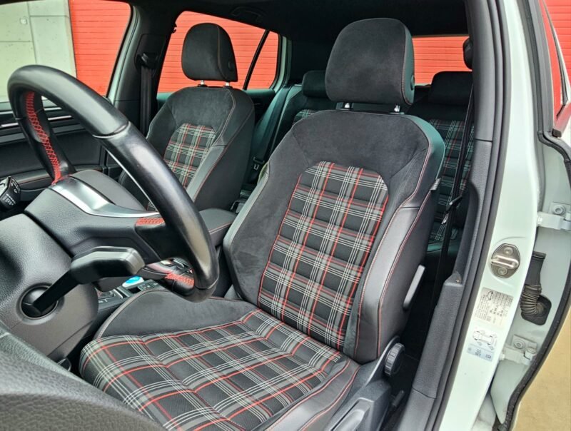 VOLKSWAGEN GOLF VII GTi PERFORMANCE