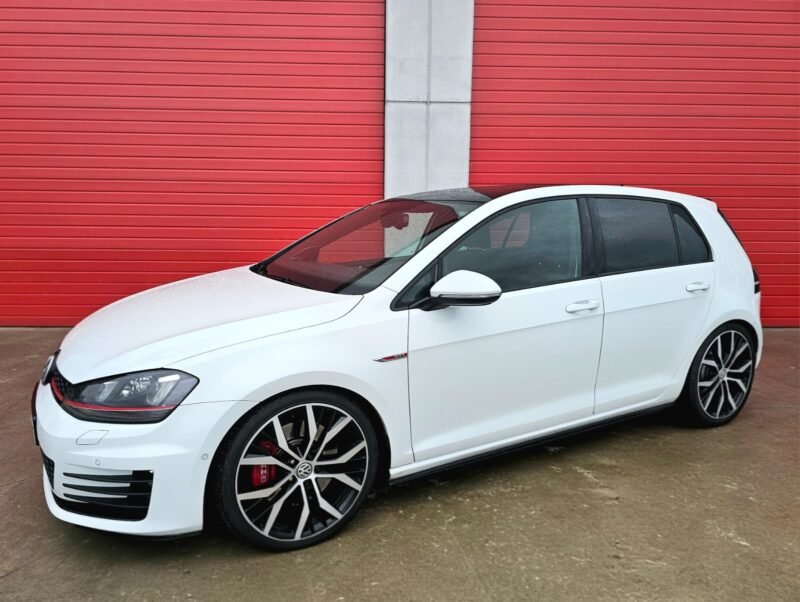 VOLKSWAGEN GOLF VII GTi PERFORMANCE