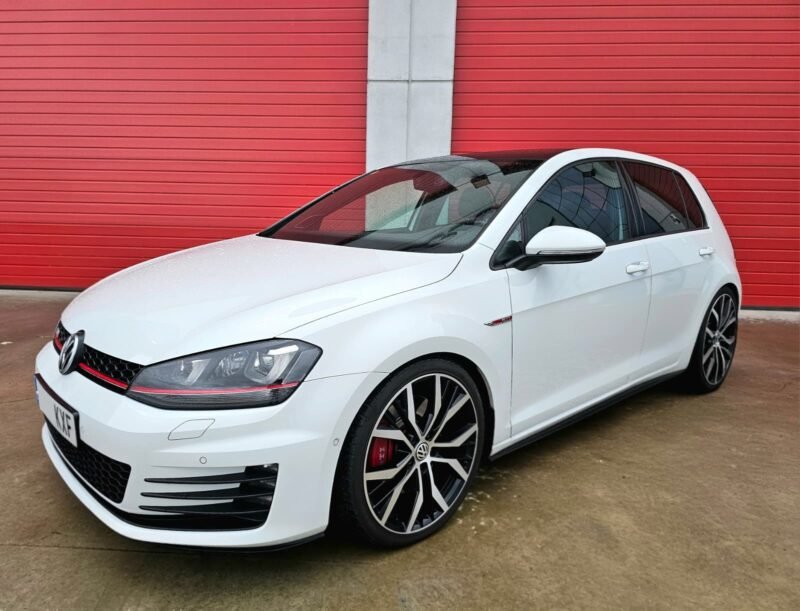 VOLKSWAGEN GOLF VII GTi PERFORMANCE