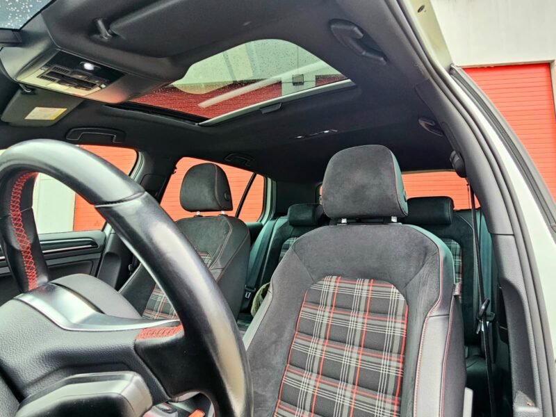 VOLKSWAGEN GOLF VII GTi PERFORMANCE