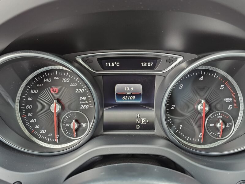 MERCEDES-BENZ Clase CLA 220d 4MATIC AMG Line Shooting Brake